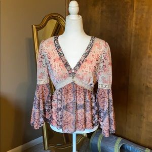 Bebe pink empire waist blouse:)❤️